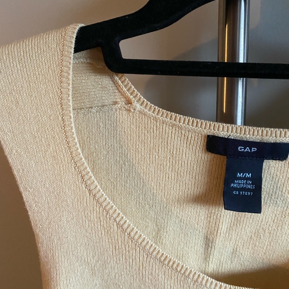 Creme short sleeve sweater! - Picture 2 of 2